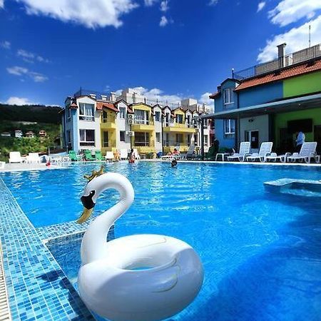 Modern Delux Apartments In Flowers&Pool Private Complex Balchik Bagian luar foto