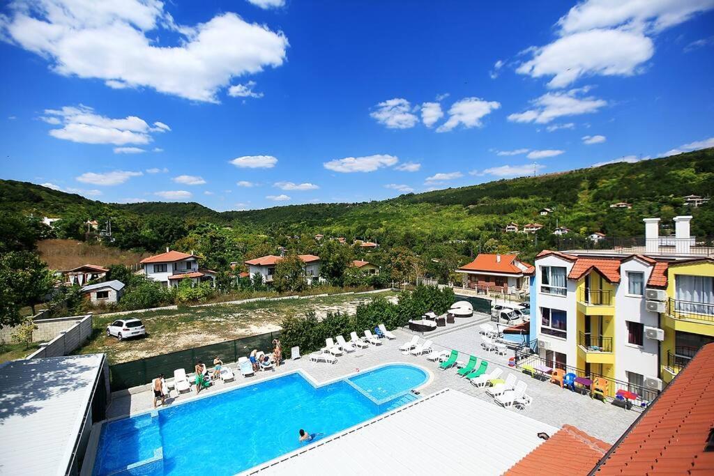 Modern Delux Apartments In Flowers&Pool Private Complex Balchik Bagian luar foto