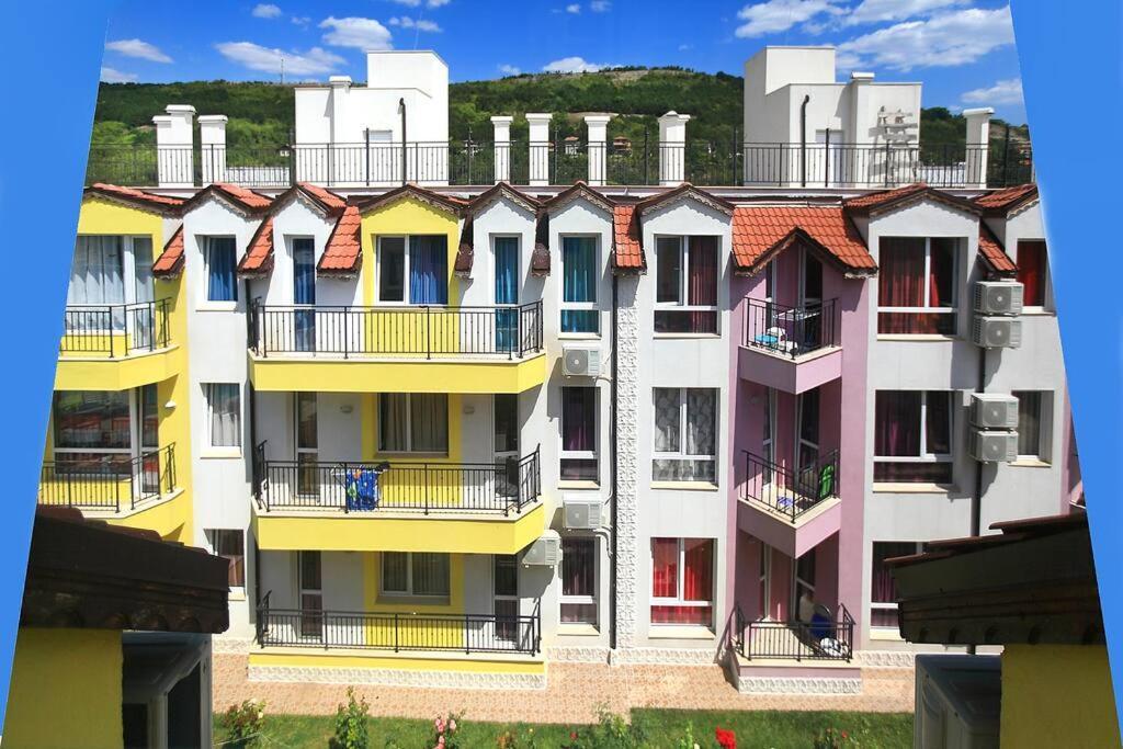 Modern Delux Apartments In Flowers&Pool Private Complex Balchik Bagian luar foto